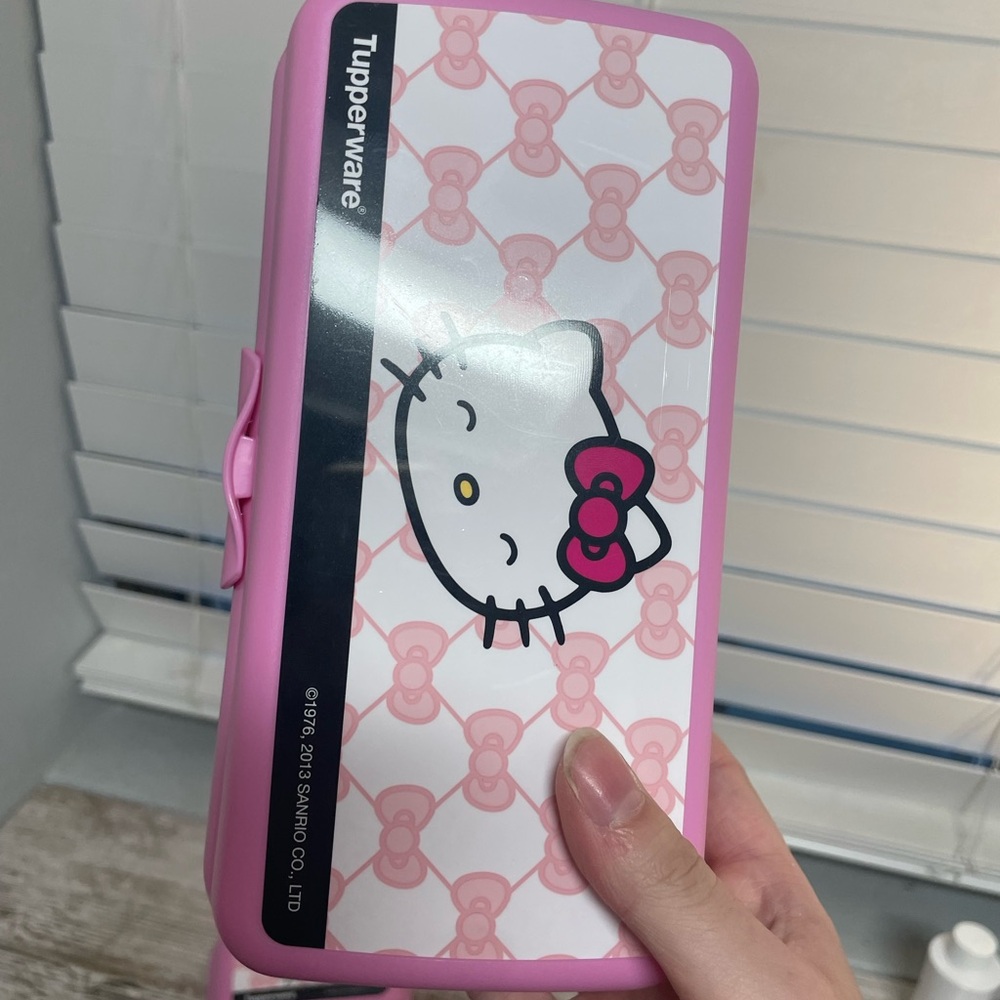 Hello kitty Tupperware - Picture 6 of 12